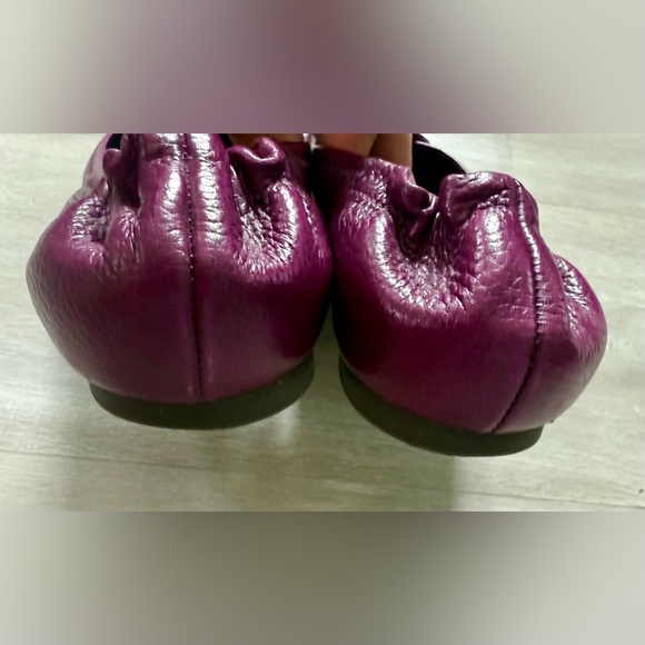 Tory Burch Purple Pebbled Leather Slip-On Emblem Cap Ballet Flats 8M - Picture 7 of 16